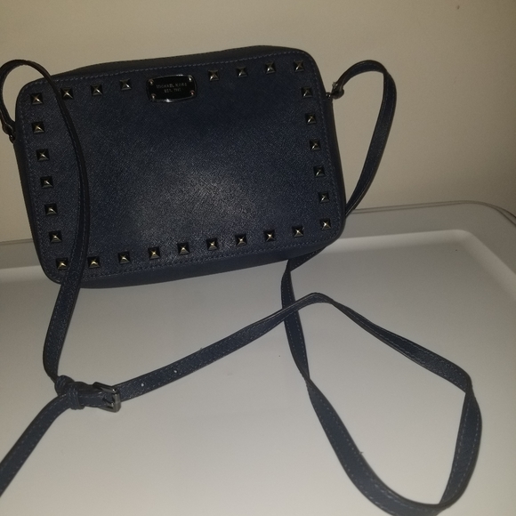 ❌ Sold ❌ Blue studded Michael Kors crossbody - Picture 4 of 7